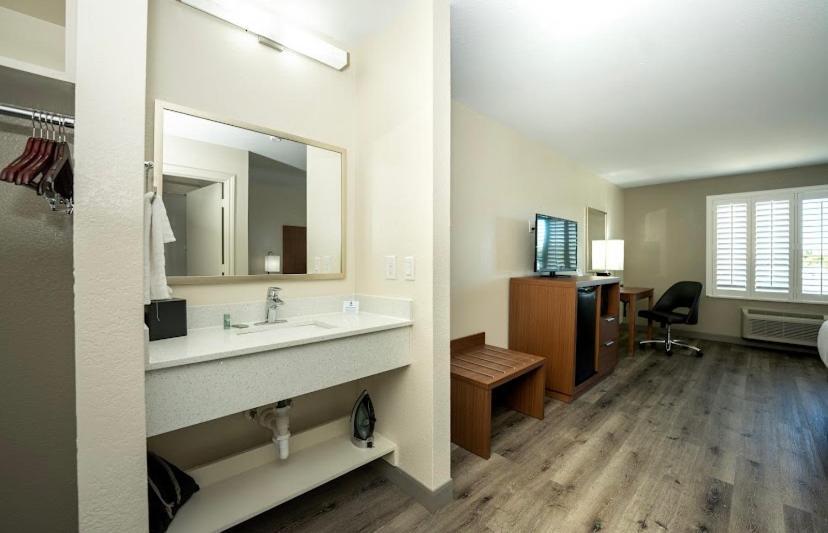 האמבל Best Western Houston Iah Intercontinental Airport Inn מראה חיצוני תמונה